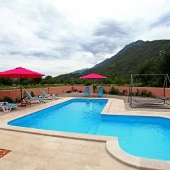 Holiday home Perunika