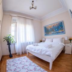 Crown apartment with garden view