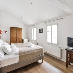 COZY QUIET STUDIO AT CHARLES BRIDGE