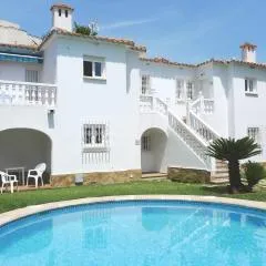 Apartment Club Sevilla I-3 by Interhome