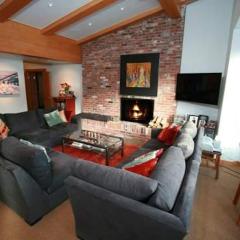 Condo with Vaulted Ceiling & Spectacular Mountain Views