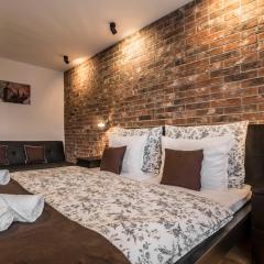 Amos Apartment - Private Parking Included