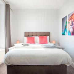 3 Bedrooms, Parking, Courtyard, Tv's in all rooms!