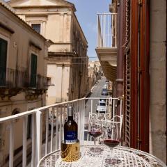 Macramè in centro storico a Noto