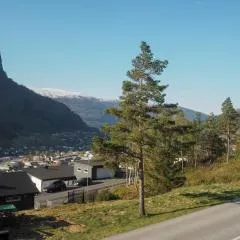 Stryn (10 min fra sentrum) stor og moderne leilighet
