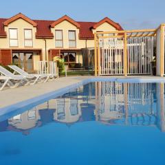 Koralia Domki i Apartamenty Basen z podgrzewaną wodą