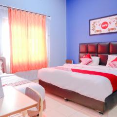 OYO 778 Guest House Amalia Malang