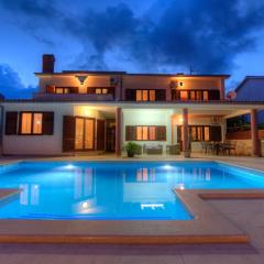 Villa Komel with Pool