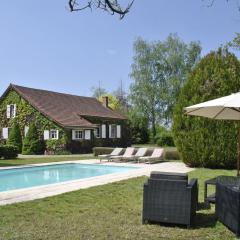 Magnificient Mansion in Burgundy with Pool