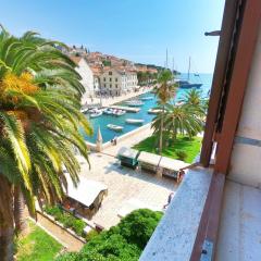 Novak Bonaparte - Hvar city center