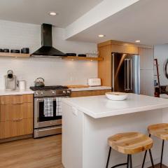 Scandinavian 72 Vantage Condo