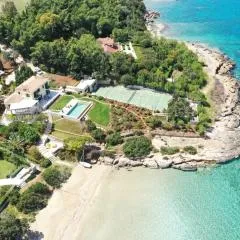 Villa Aria - Luxury Beachfront Villa with Pool and Tennis Court
