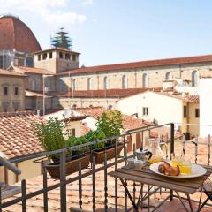 One of a kind Near The Duomo w/Balcony Palace Apt