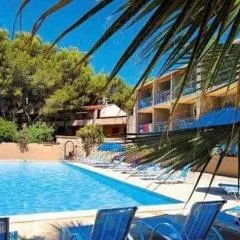 Sanary sur Mer Appartement 30m2 T2 avec terrasse Piscine 10min à pied de la plage