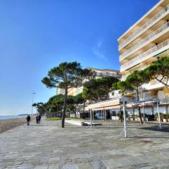 Catalunya Apartament per 4 persones en edifici del passeig marítim amb vistes sobre la Vall d'Aro