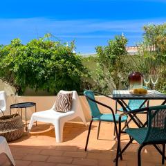 Casa Silwa - Chic 2BR Townhouse, Ocean Views, 5min to Beach & Pool