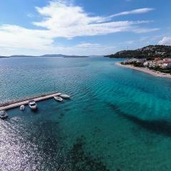 Relaxing whole top floor apartment by the sea