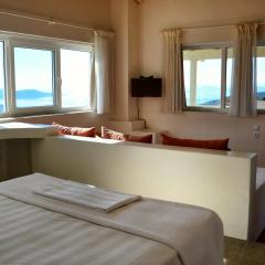 Golden Sea View Suites