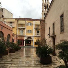 Old Town Apartment next to Seafront Promenade