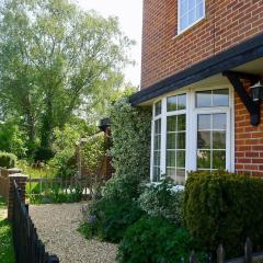 Beautiful Pilley Green Cottage