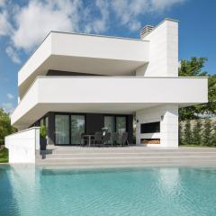 Modern Villa 55 with Pool and Spa