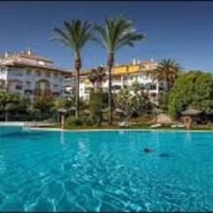 Marbella Puerto Banus Apartamento 2 rooms, 4 personas Bajo con jardin Urbanizacion DAMA DE NOCHE
