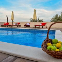 Fantastic Villa Maslina with private pool