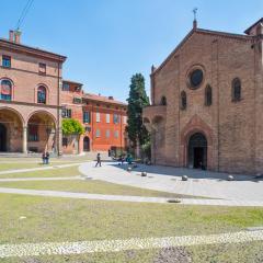 San Giovanni in Monte Apartment