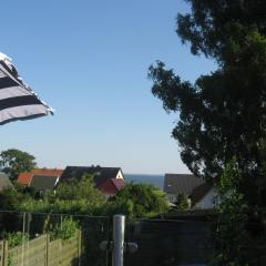 Uns Gartenhus mit Blick auf das Meer