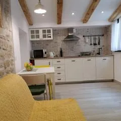 studio app Dea in the center