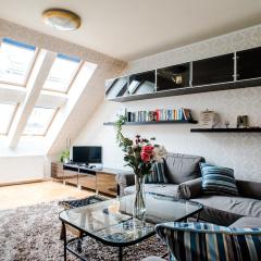 Hollo Apartment - PRIVATE GARAGE - A/C