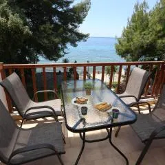 KYANA Big Blue Apartments