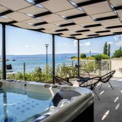 Luxury Apartment with Hot Tub