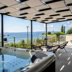 Luxury Apartment with Hot Tub