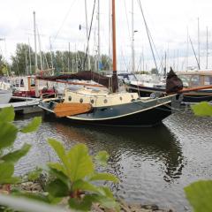 Boat and Breakfast