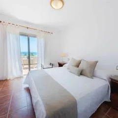 Luminoso adosado frente al mar