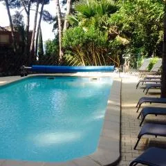 50m Plage T2 Grande Terrasse Vue Mer Climatisé Piscine Chauffée, Parking clos gratuit