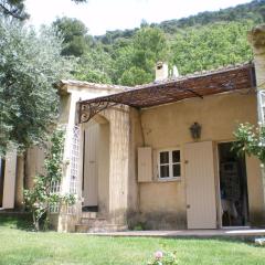 Sunny holiday home in Provence with pool