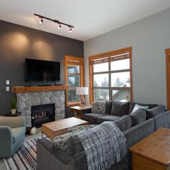 Beautifully Renovated, Fantastic Views Ski in out 3 Beds - Mountain Star