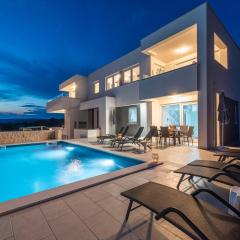 Villa Adria 3 luxury apartment with a pool