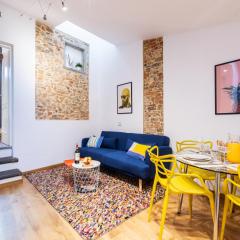 Historic center renovated apartment- Amazing location-By LikeHomeFlorence