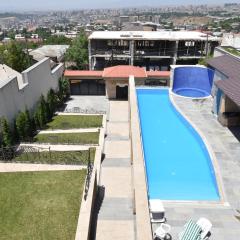 A Royal Luxury Villa In Center With Two Swimming Pools, Sauna and Jacuzzi.