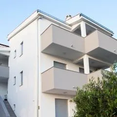 Four Stars Apartments