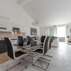 Beautiful penthouse for 8 close to city center