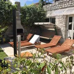 Deluxe Apartment Dora with a private parking, terrace and see view
