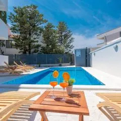 Villa Mel Mari luxury apartments with pool