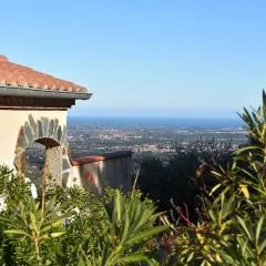 Villa Josephine: Vue magnifique sur mer et montagnes