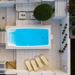 Cave Romane apartment with private pool and sea view