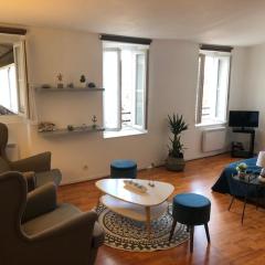 Very quiet 2-room apartment - Old Port, Town center