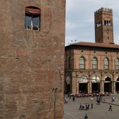 Casa Isolani Piazza Maggiore 1.0